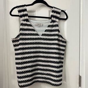 Women’s Loft top size M